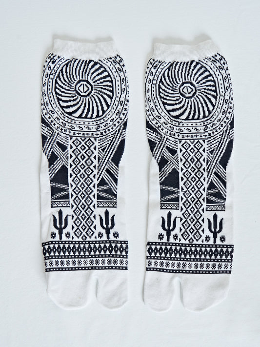 Distortion Socks Tabi / WHITE［#2211］